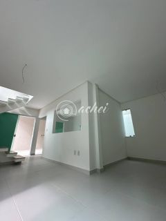 Casa nova e moderna em Buraquinho – 3 suítes