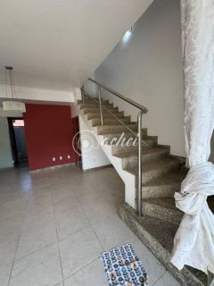 Casa duplex em condomínio. Buraquinho