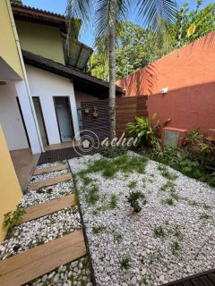 Casa duplex em condomínio. Buraquinho