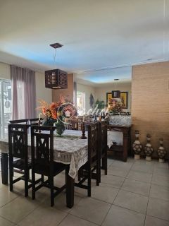 Casa 4/4 sendo 3 suítes, com piscina em Lauro de Freitas