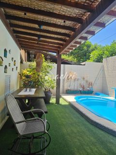 Casa 4/4 sendo 3 suítes, com piscina em Lauro de Freitas