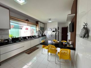 Csa 4/4 à venda com energia solar na Priscila Dultra