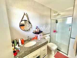 Casa 4/4 com aquecimento solar em Buraquinho