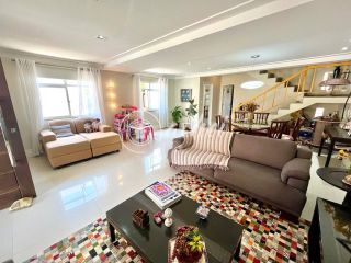 Casa 4/4 com aquecimento solar em Buraquinho