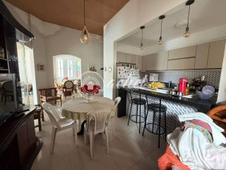 Casa ampla e nascente em Vilas do Atlântico