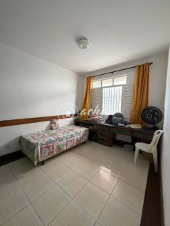 Casa ampla e nascente em Vilas do Atlântico