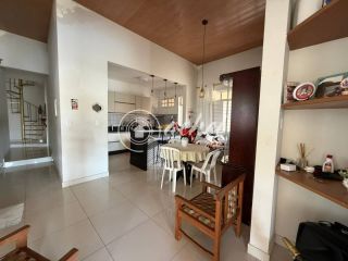 Casa ampla e nascente em Vilas do Atlântico