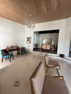 Casa ampla e nascente em Vilas do Atlântico