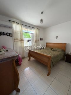 Casa ampla e nascente em Vilas do Atlântico