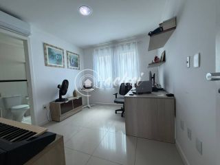 Casa em Alphaville Litoral Norte 1 com suíte no térreo