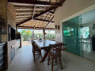 Casa em Alphaville Litoral Norte 1 com suíte no térreo