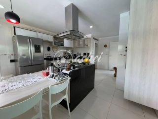 Casa em Alphaville Litoral Norte 1 com suíte no térreo