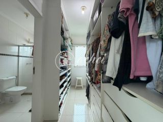 Casa em Alphaville Litoral Norte 1 com suíte no térreo