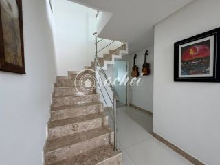 Casa em Alphaville Litoral Norte 1 com suíte no térreo