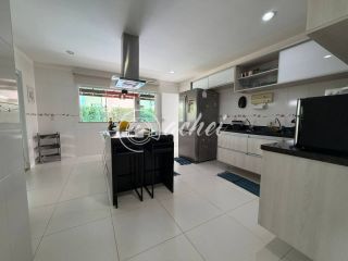 Casa em Alphaville Litoral Norte 1 com suíte no térreo