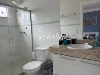 Casa em Alphaville Litoral Norte 1 com suíte no térreo