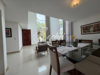 Casa em Alphaville Litoral Norte 1 com suíte no térreo