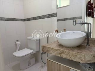 Casa em Alphaville Litoral Norte 1 com suíte no térreo