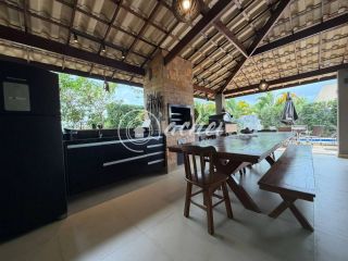 Casa em Alphaville Litoral Norte 1 com suíte no térreo