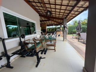 Casa em Alphaville Litoral Norte 1 com suíte no térreo