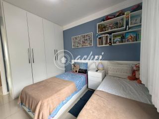 Casa em Alphaville Litoral Norte 1 com suíte no térreo