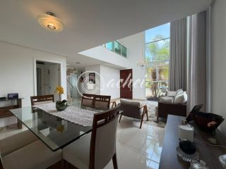 Casa em Alphaville Litoral Norte 1 com suíte no térreo