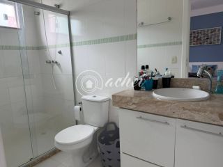 Casa em Alphaville Litoral Norte 1 com suíte no térreo