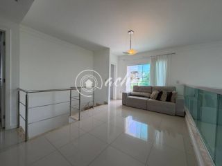 Casa em Alphaville Litoral Norte 1 com suíte no térreo