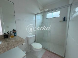 Casa em Alphaville Litoral Norte 1 com suíte no térreo