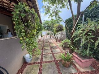 Casa em Alphaville Litoral Norte 1 com suíte no térreo