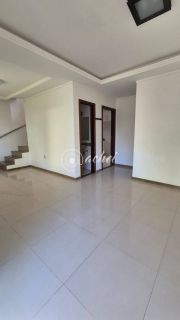 Casa duplex em Condomínio Fechado