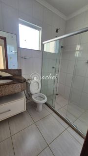 Casa duplex em Condomínio Fechado