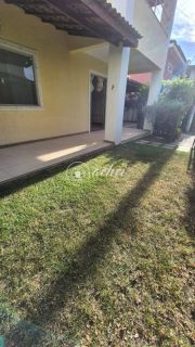 Casa duplex em Condomínio Fechado