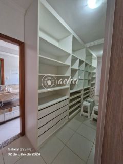 Aluga-se casa em condomínio com portaria 24h