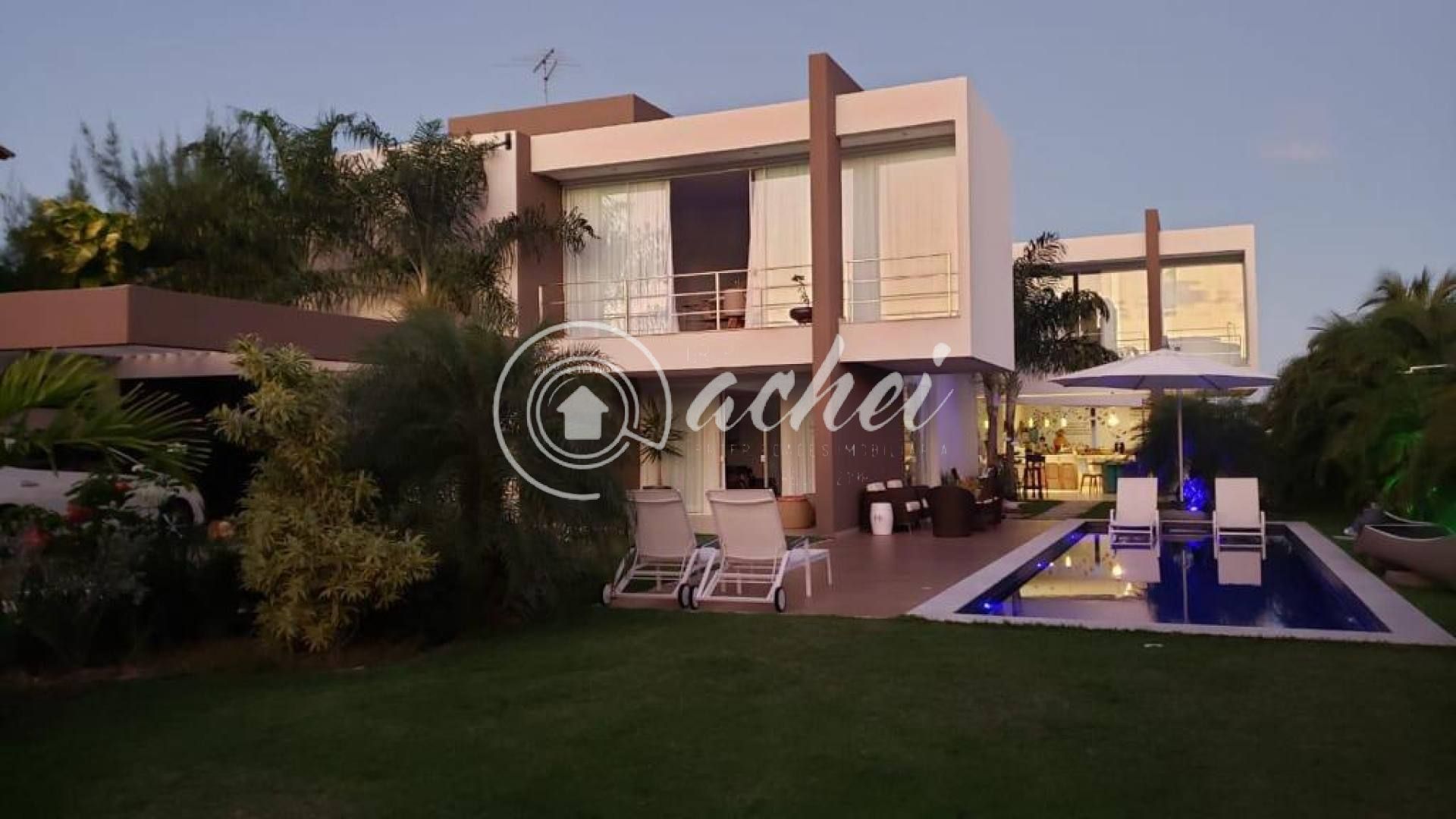 Casa de Alto Padrão à Venda em Busca Vida