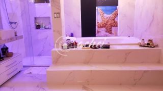 Casa de Alto Padrão à Venda em Busca Vida