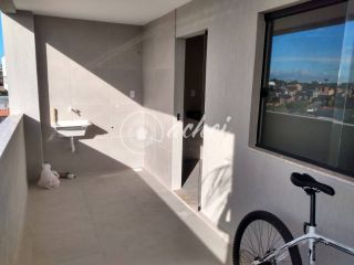 Casa grande à venda com 4/4 e 4 pavimentos em Ipitanga