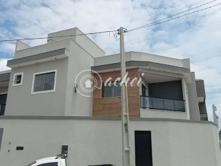 Casa de esquina, 3 suítes frente a Praia de Ipitanga