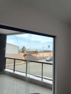 Casa de esquina, 3 suítes frente a Praia de Ipitanga