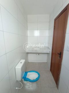 Casa de esquina, 3 suítes frente a Praia de Ipitanga