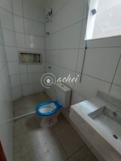 Casa de esquina, 3 suítes frente a Praia de Ipitanga