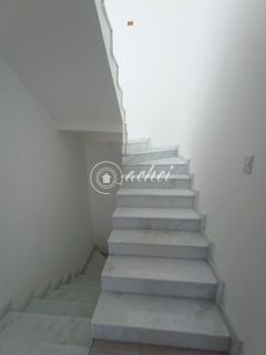 Casa de esquina, 3 suítes frente a Praia de Ipitanga