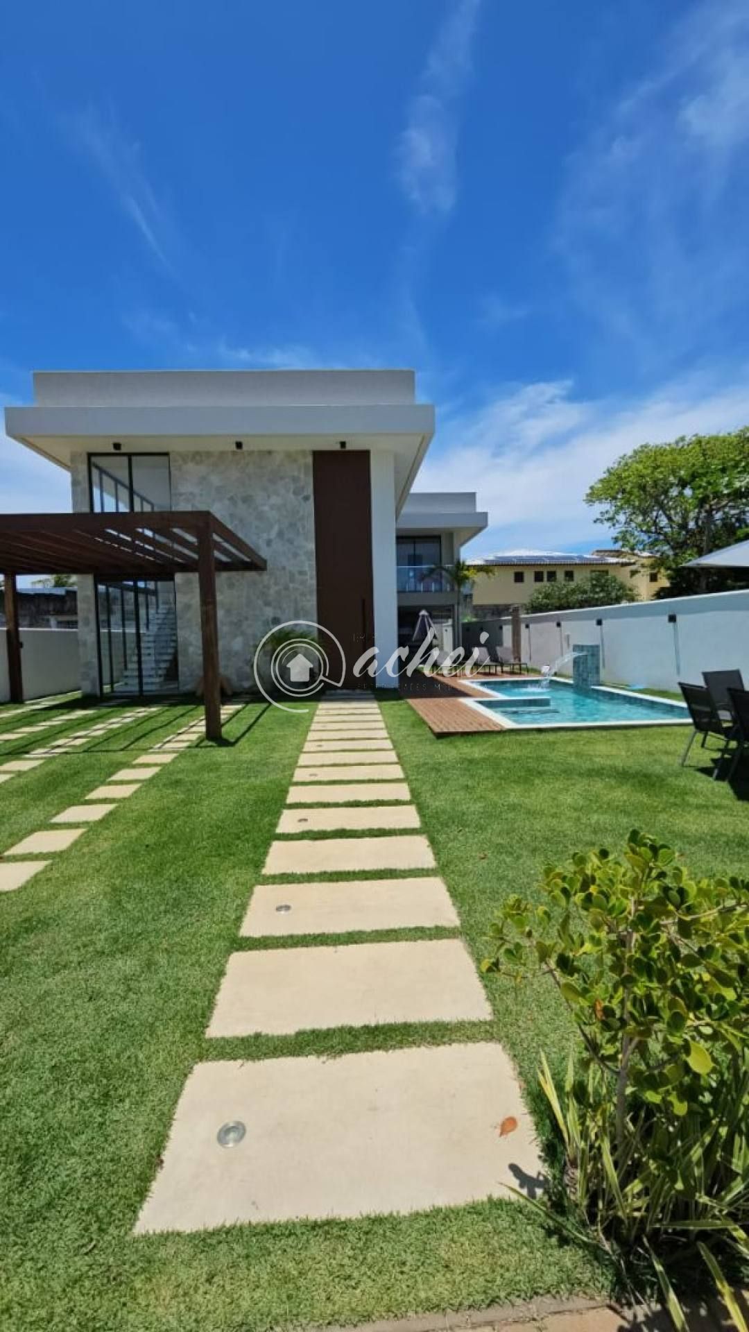 Casa de Alto Padrão Porteira Fechada a 200m do Mar | 7 Suítes |