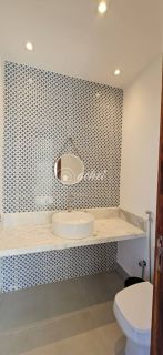 Casa de Alto Padrão Porteira Fechada a 200m do Mar | 7 Suítes |