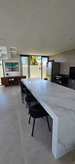 Casa de Alto Padrão Porteira Fechada a 200m do Mar | 7 Suítes |