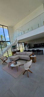 Casa de Alto Padrão Porteira Fechada a 200m do Mar | 7 Suítes |