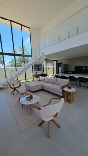 Casa de Alto Padrão Porteira Fechada a 200m do Mar | 7 Suítes |