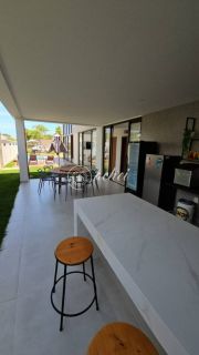 Casa de Alto Padrão Porteira Fechada a 200m do Mar | 7 Suítes |