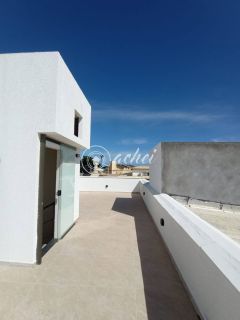 Casa Triplex à Venda em Ipitanga – Frente para o Rio