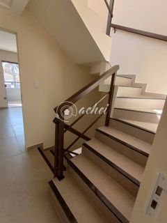 Casa Triplex à Venda em Ipitanga – Frente para o Rio